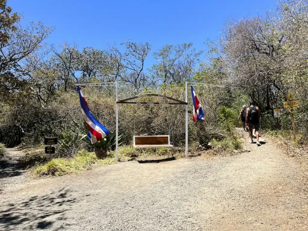 oropendola waterfall trail 