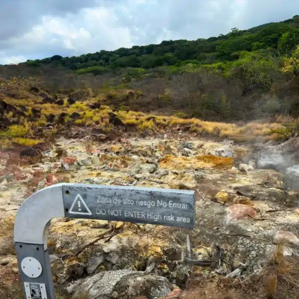 volcanic activity hike rincon de la vieja national park