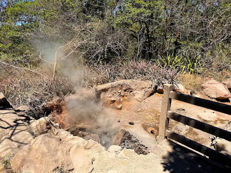 las pailas trail volcanic fumaroles